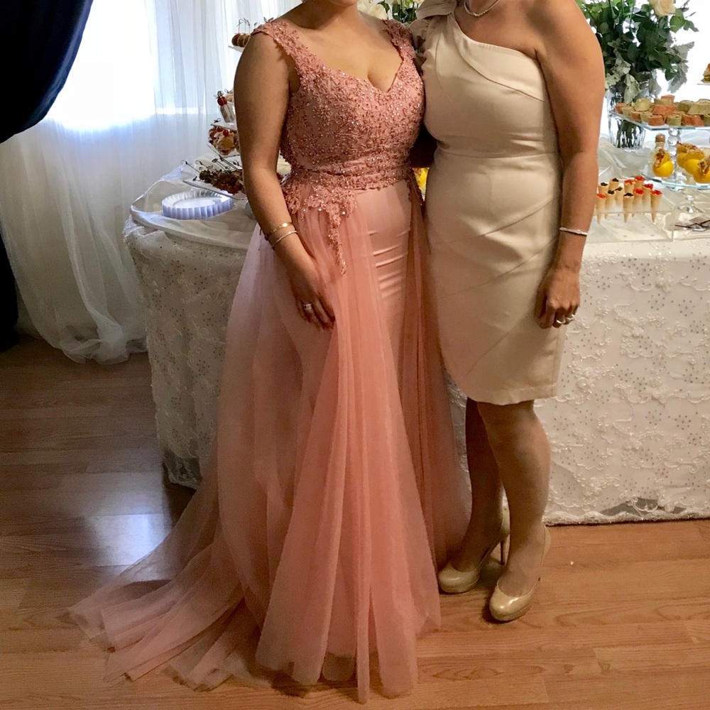 Mermaid gown with detachable tulle skirt